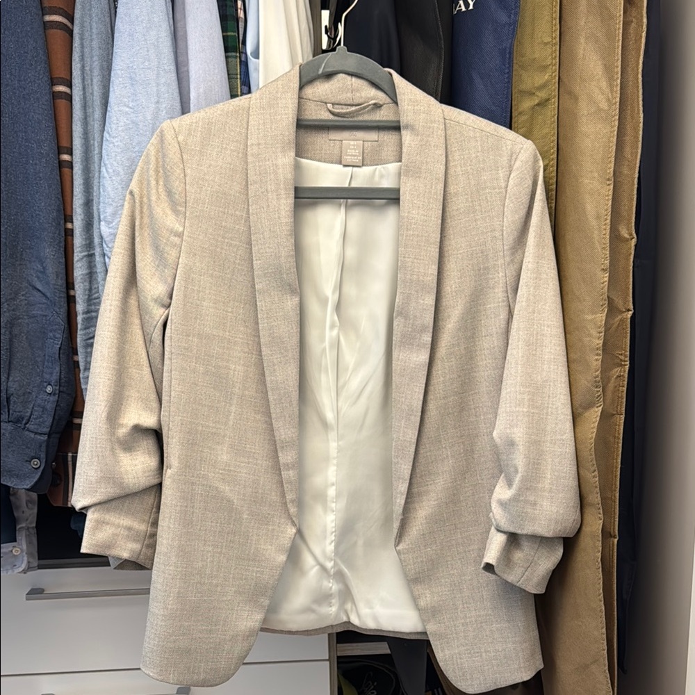 H&M Tan Blazer with Classic Lapel and Relaxed Fit